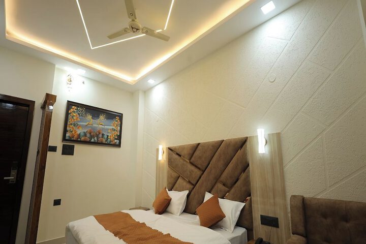 Room 7 of 35