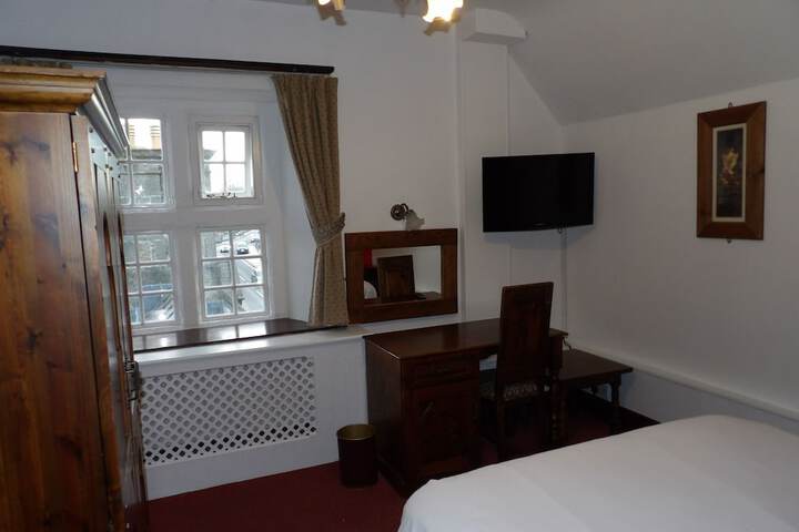 Room 17 of 86