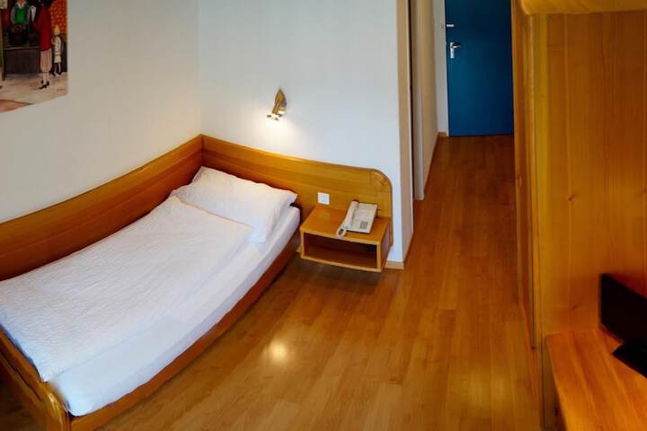 Room 18 of 36