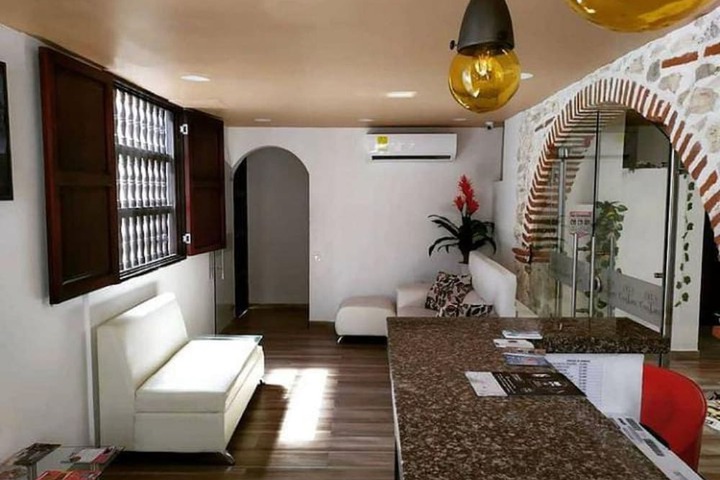 Room 4 of 10