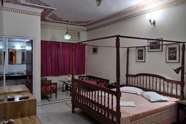 Room 9 of 76