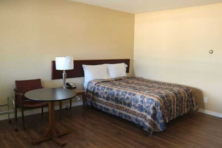 Room 3 of 8