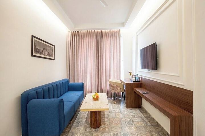 Room 32 of 67