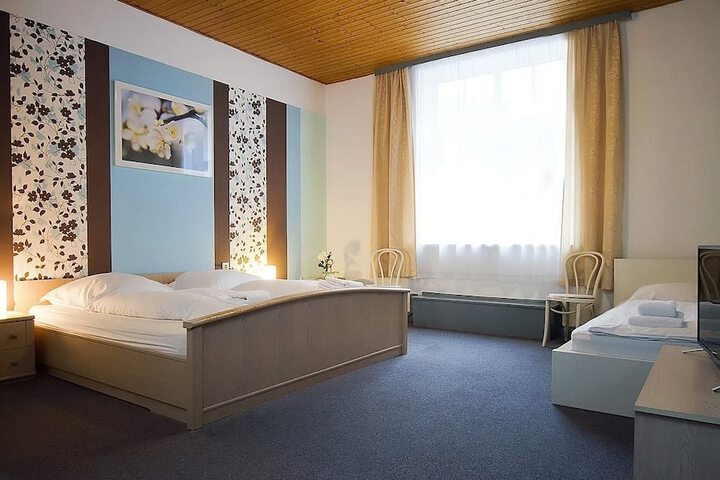 Room 10 of 29
