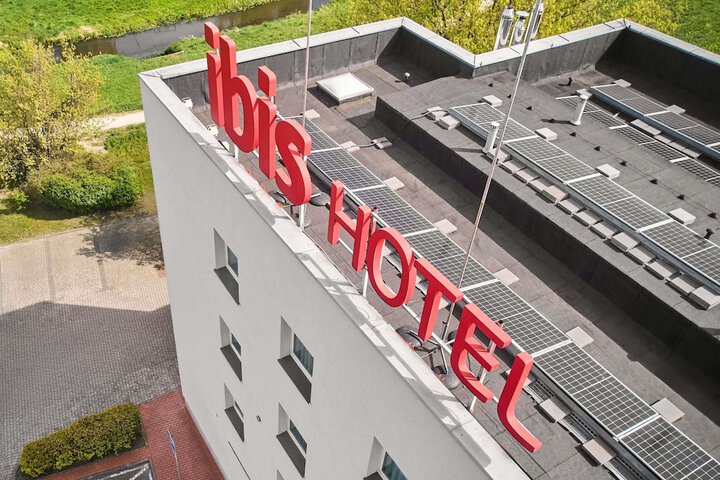 Hotel 76 of 81