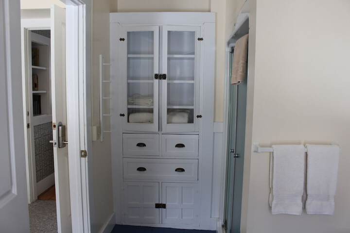 Room 76 of 107