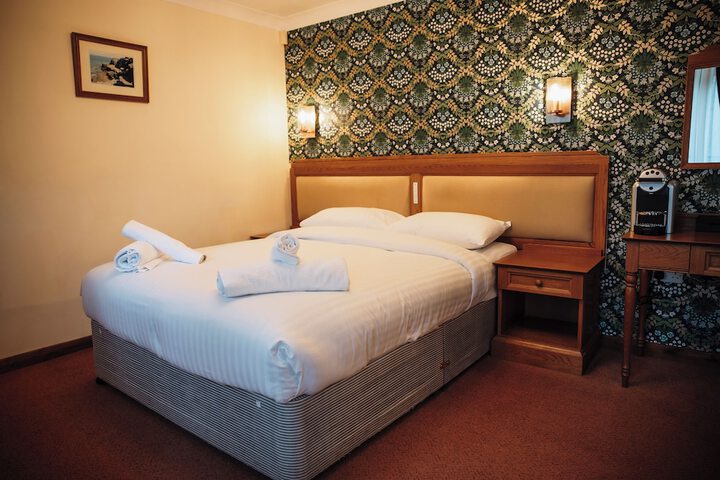 Room 4 of 27