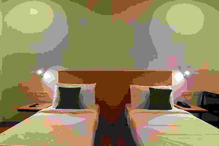 Room 8 of 16