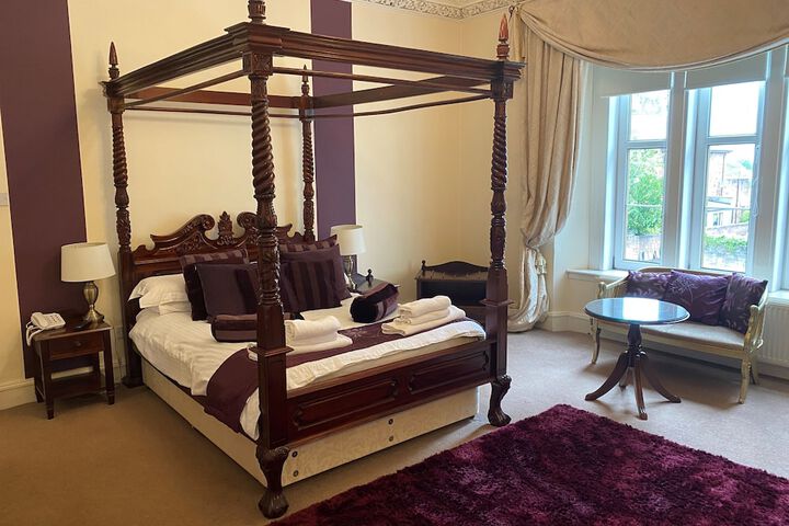 Room 14 of 28