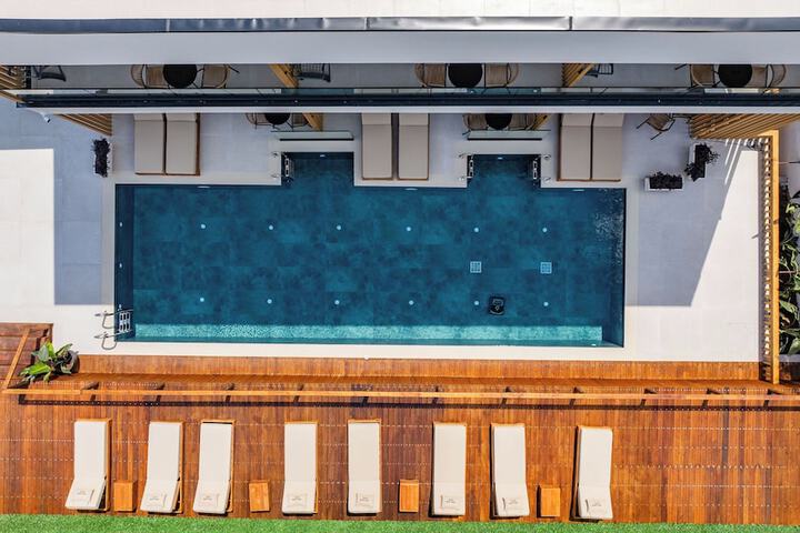 Pool 201 of 244
