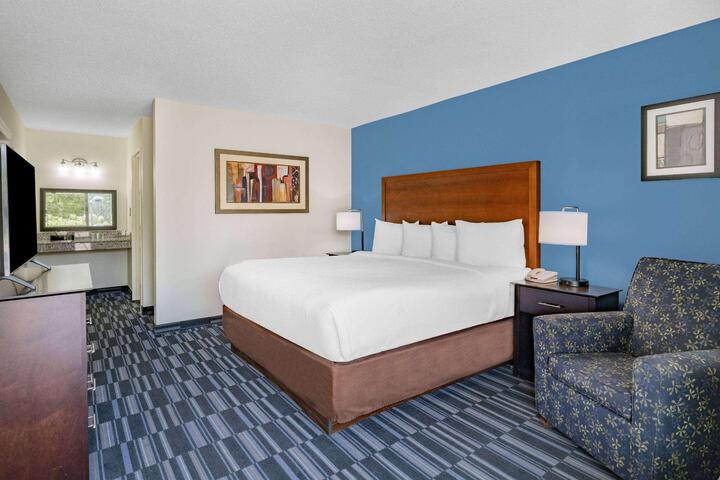 2 Queen Beds (1 of 3)