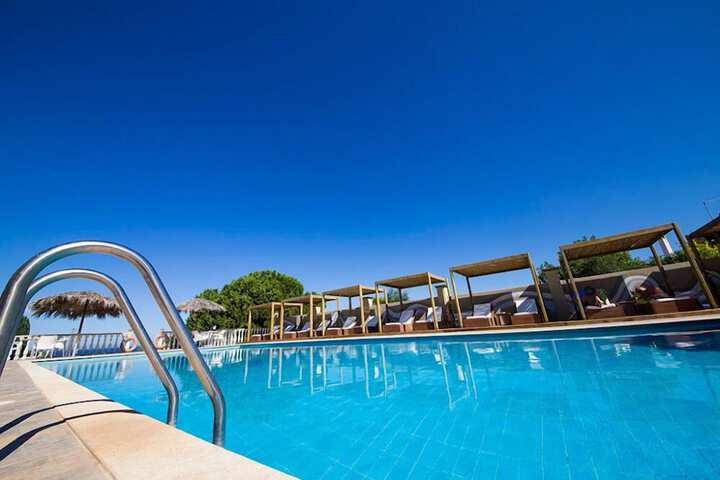 Hotel Pool