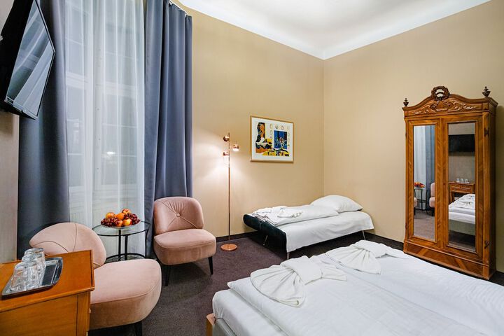 Room 27 of 48