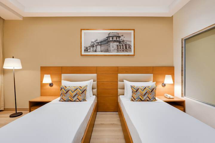 Room 10 of 44