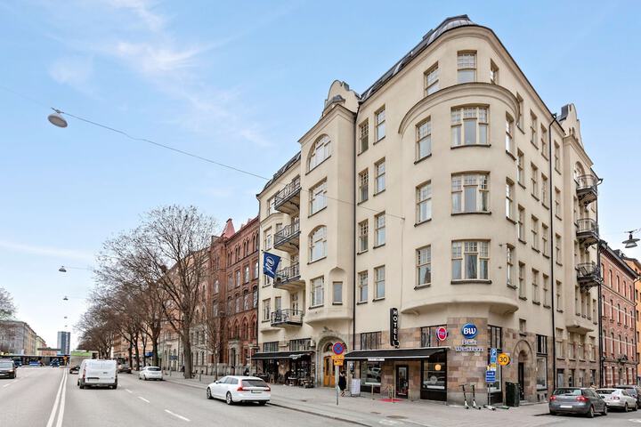 Exterior of Best Western Hotel at 108