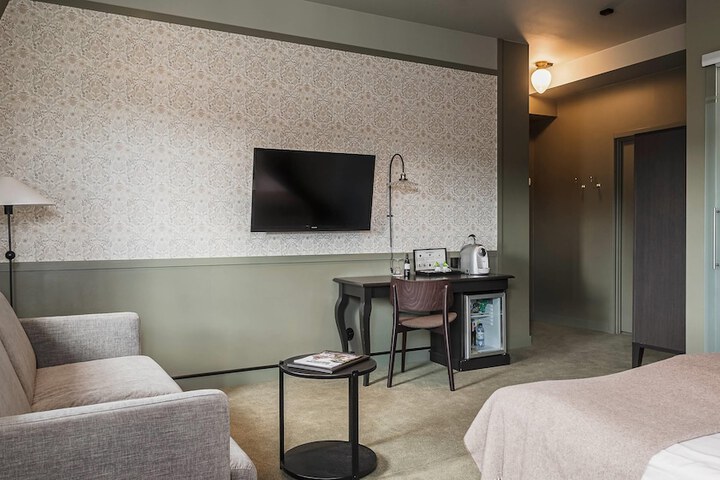 Room 43 of 91