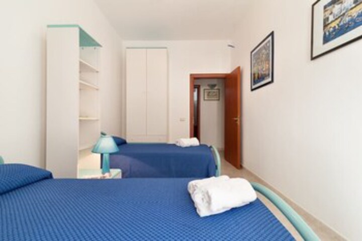 Room 5 of 27