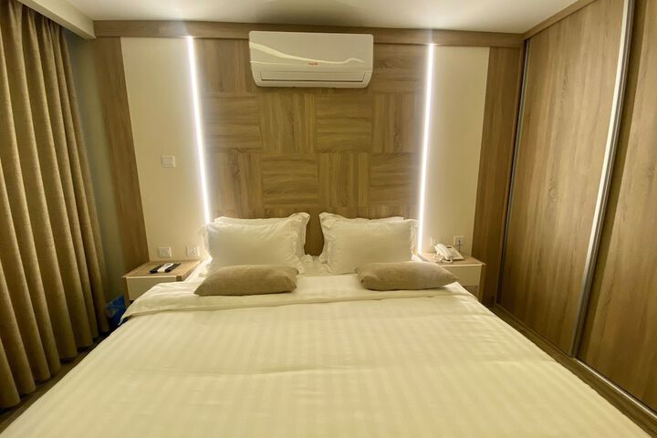 Room 10 of 25