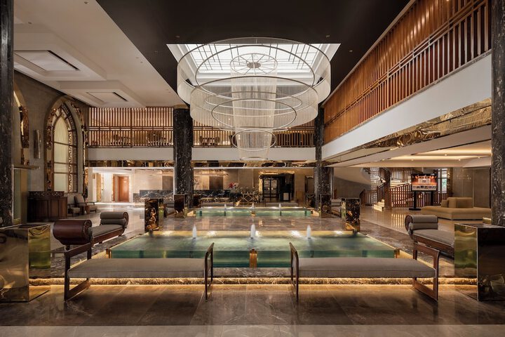 Entrance & Lobby