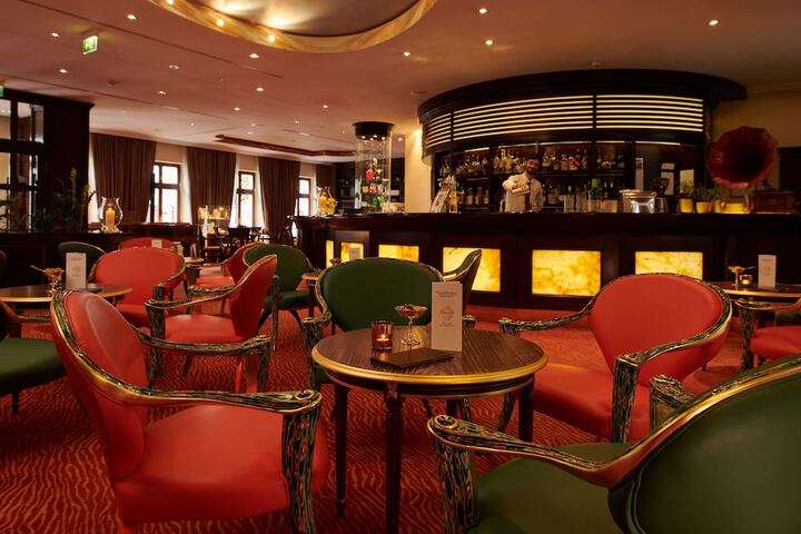 Lounge 50 of 66
