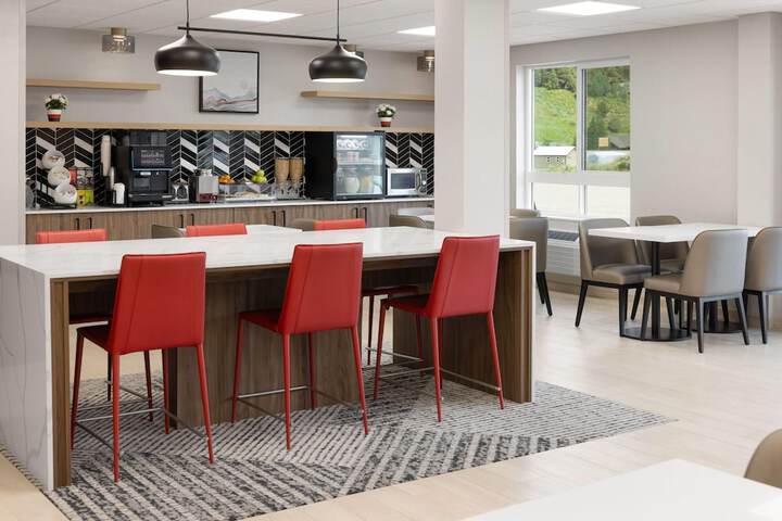 Breakfast/Coffee Service 35 of 43