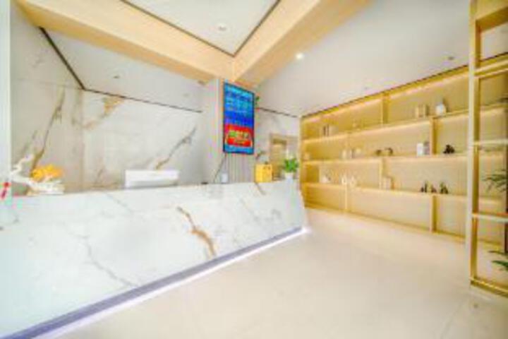 Changshan Jiduo Hotel (Zhongshang Square Branch)