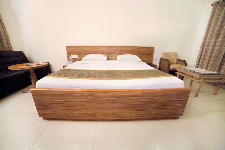 Room 4 of 14