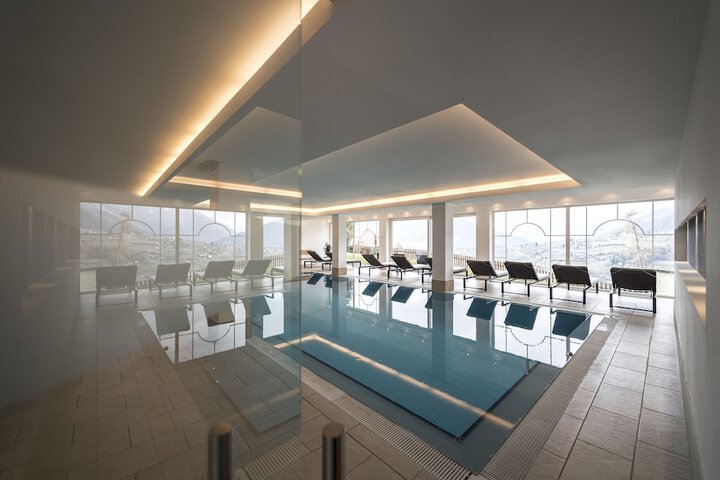 Pool 42 of 77