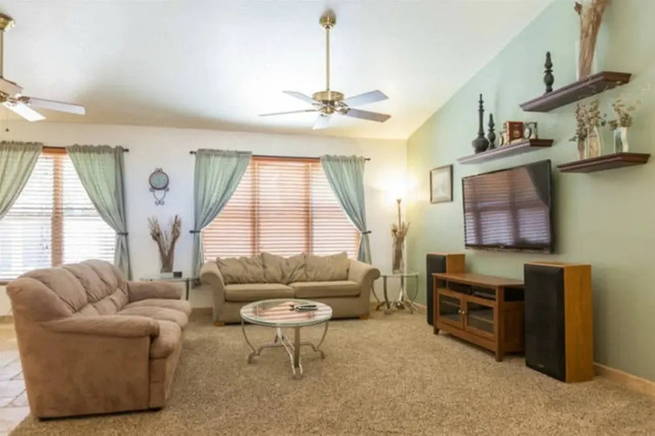 Image of 1457 Gilbert