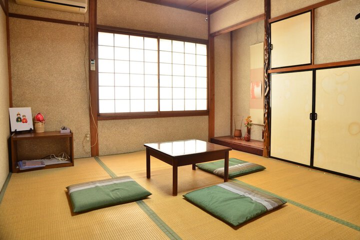 Room 9 of 19