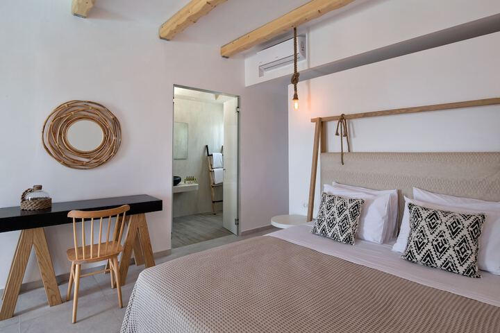 Room 4 of 72
