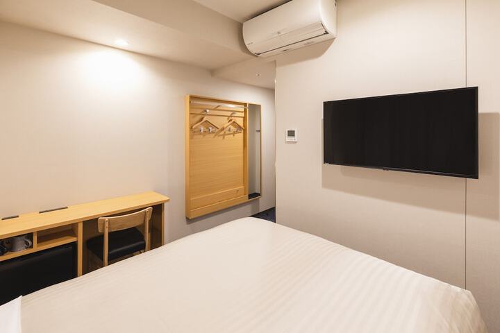 Room 9 of 75