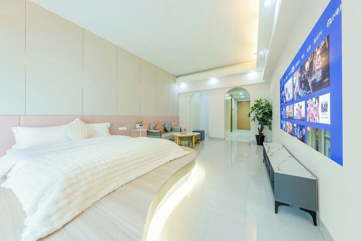 Room 6 of 82