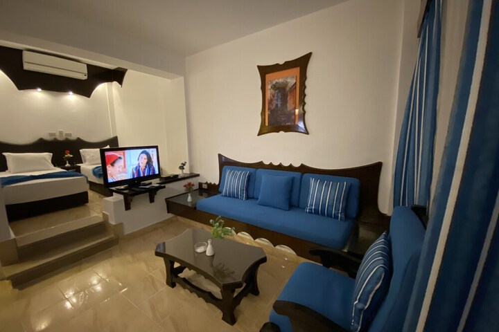 Room 4 of 15