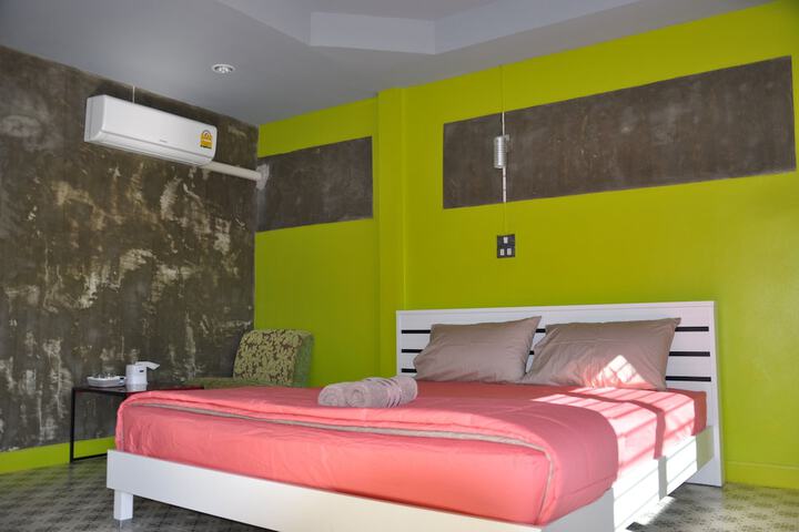 Room 17 of 40