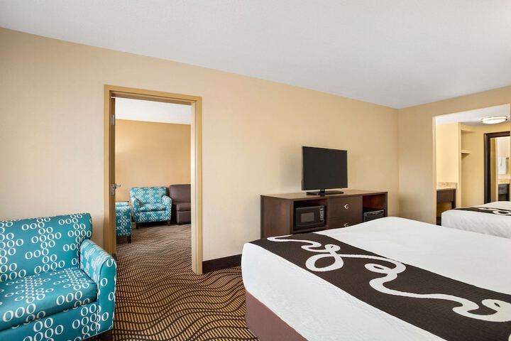 2 Queen Beds (4 of 7)