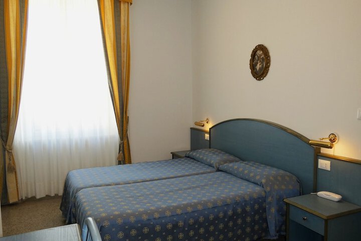 Room 12 of 46