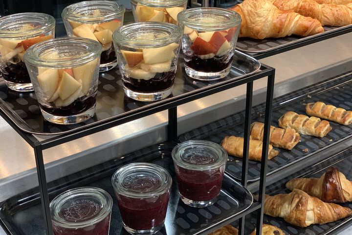Breakfast/Coffee Service 180 of 194