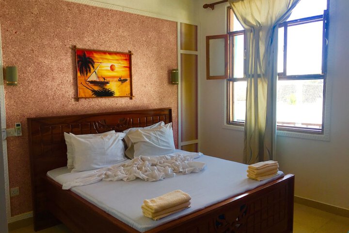 Room 5 of 135