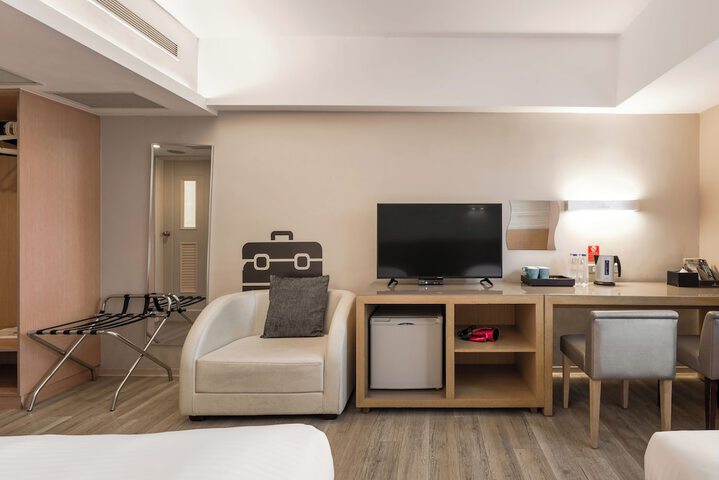 Room 13 of 41