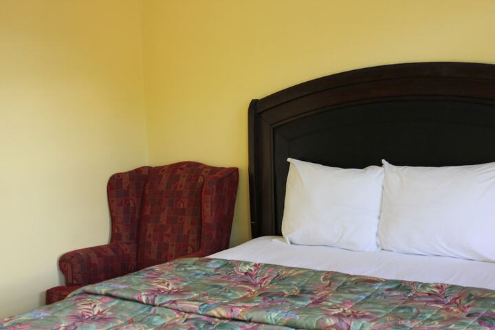 Room 4 of 25