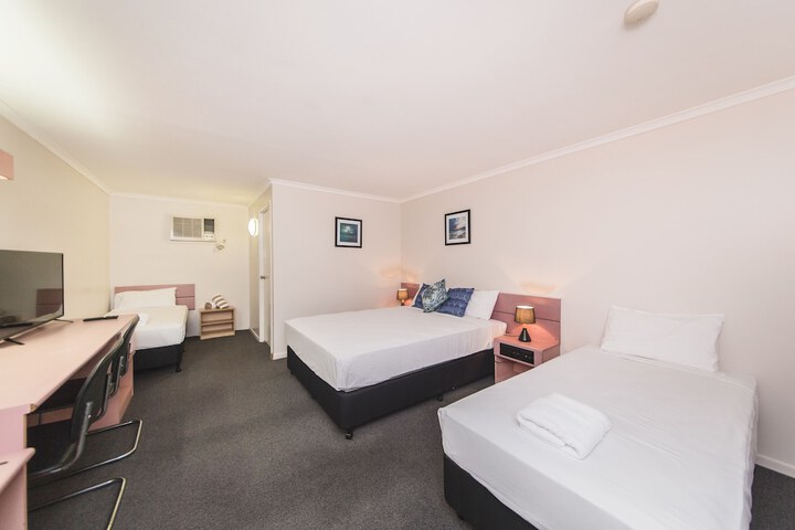Room 9 of 36