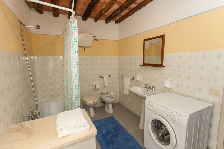 Room 102 of 170