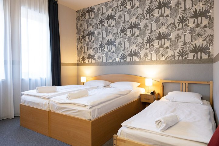 Room 9 of 25