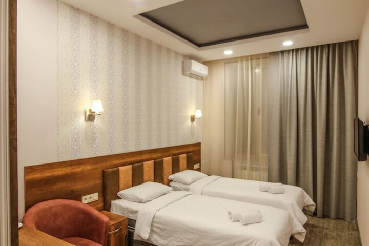 Room 6 of 45