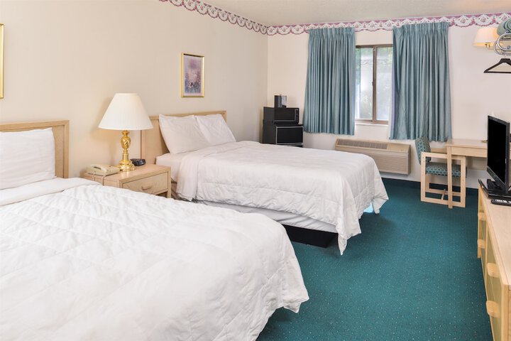 Standard Room, King or Two Doubles (3 of 7)