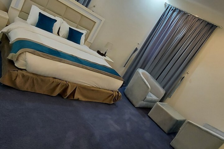 Room 11 of 34