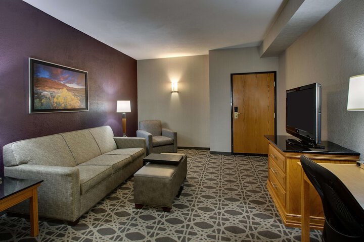 Room 7 of 77
