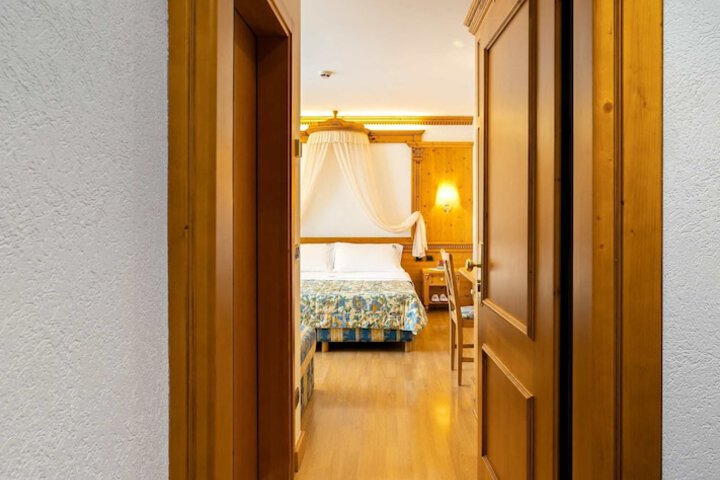 Room 19 of 122