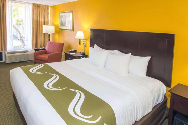 1 King Bed (7 of 16)